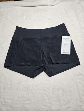 Lululemon Cinch and Stretch Shorts 2.5” Size 8 Black NWT